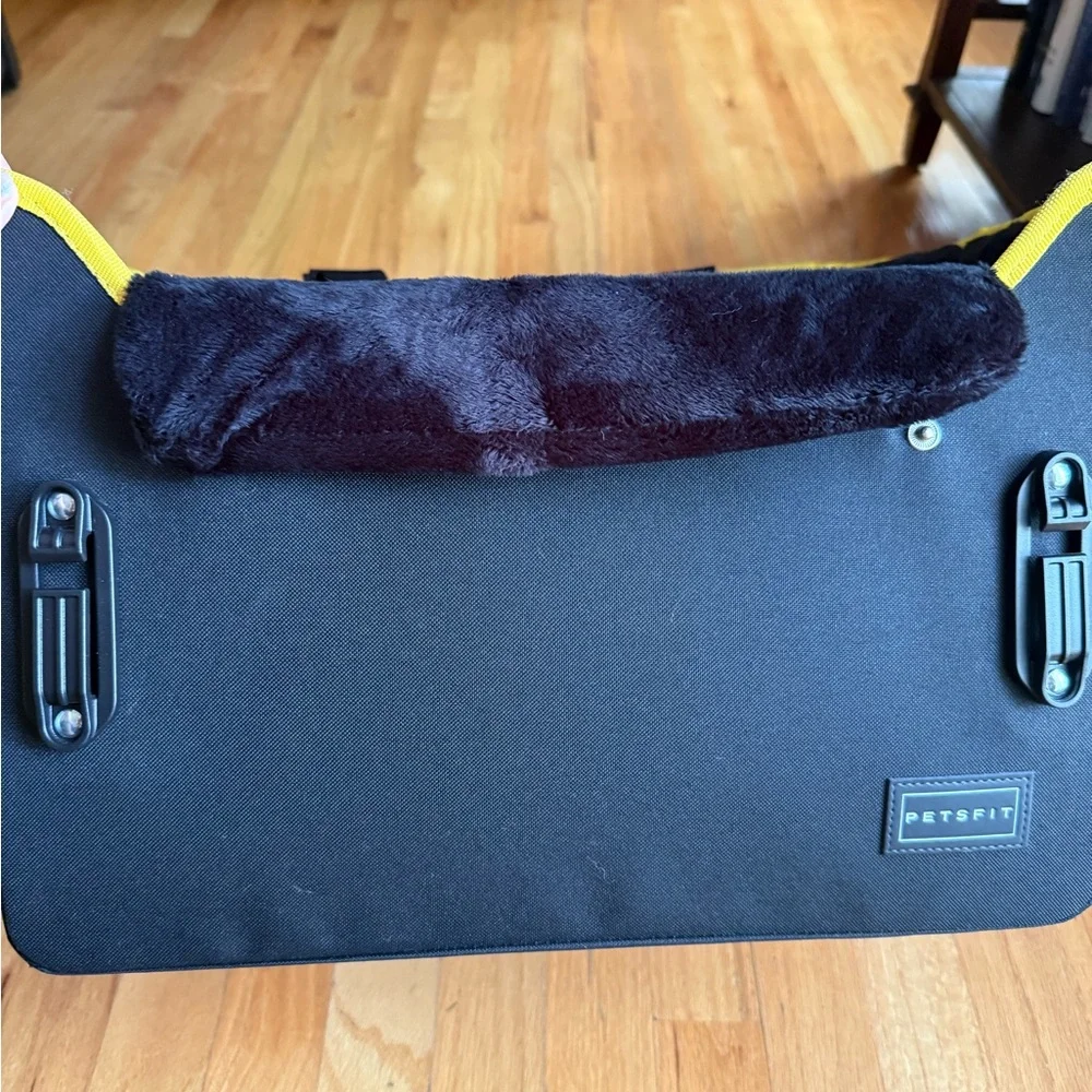 Premium Black Pet Car Seat Carrier like new